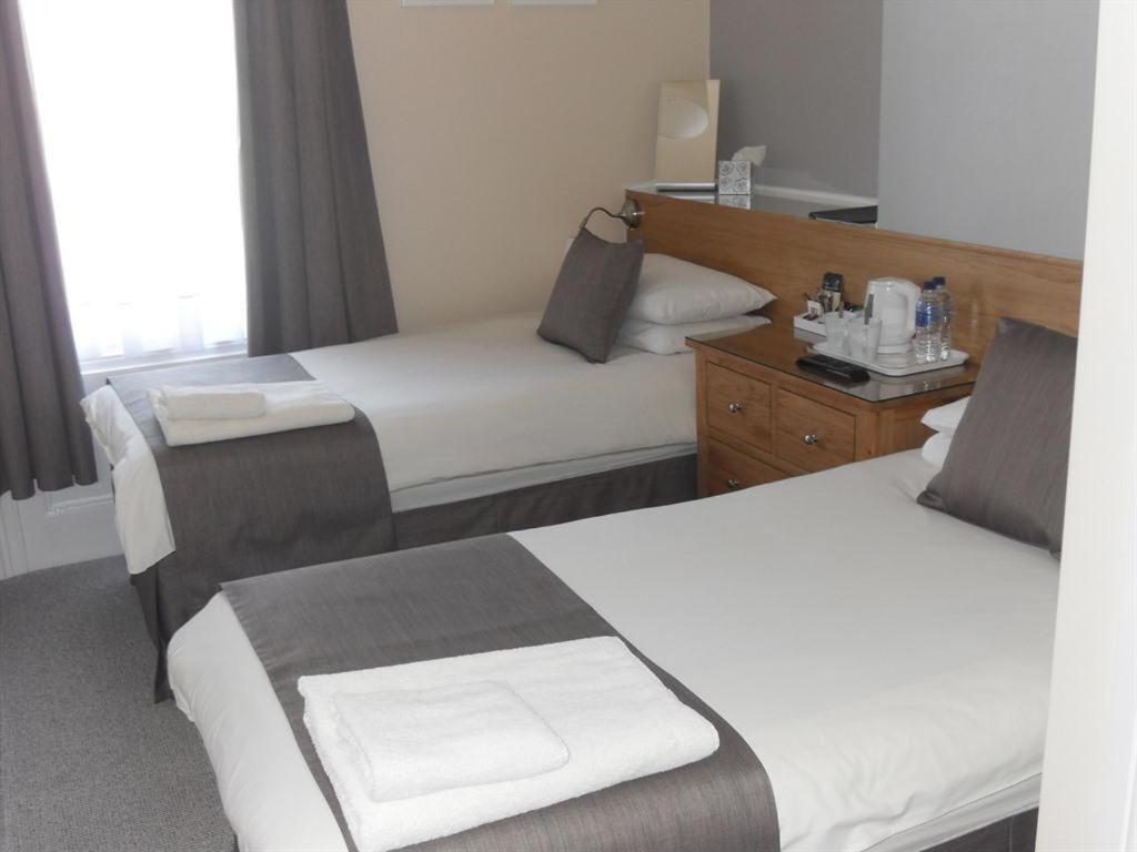 Twin Room with Private Bathroom